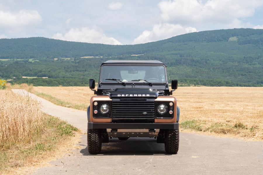  Land Rover Defender 90 Autobiography 2016 года  (фото 5 из 15)